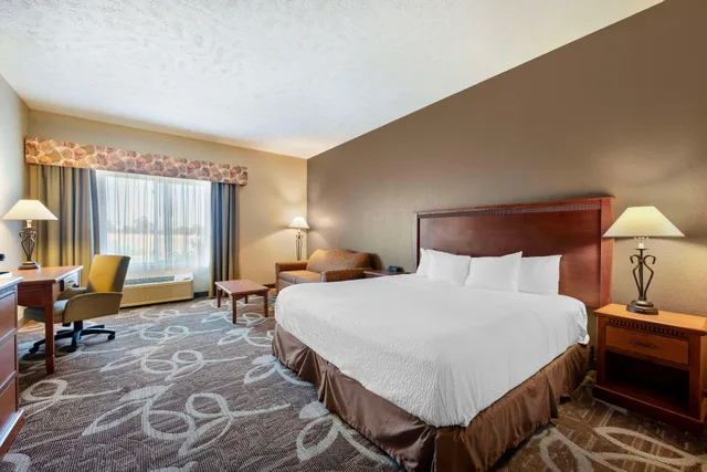 غرفة بسرير كينج لذوي الإعاقة، Best Western Plus Mid Nebraska Inn & Suites 1/9