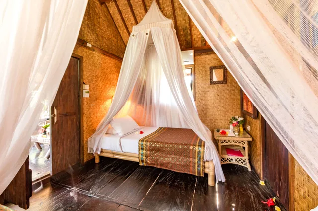 كوخ تقليدي بسريرين منفصلين، TANAH MERAH RESORT 1/3