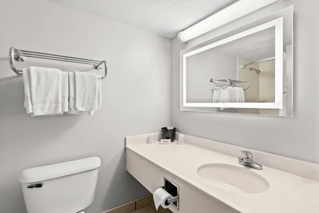 غرفة سوبيريور بسرير كينج، Red Roof Inn Cambridge, OH 4/4