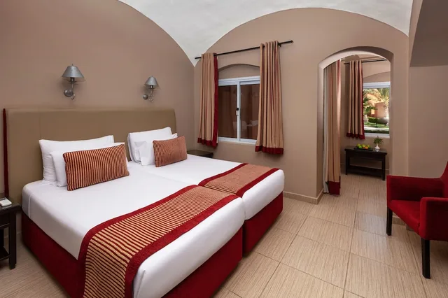غرفة سوبيريور بسريرين منفصلين بإطلالة على المسبح، JAZ Makadi Oasis Resort 2/5