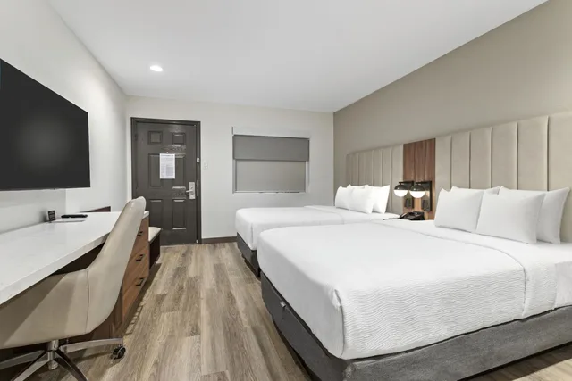 Premium, 2 Double Beds, Baymont by Wyndham Beaumont 3/10