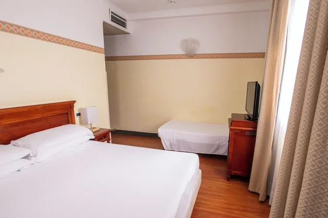 غرفة ثلاثية بسرير مزدوج وسرير فردي، Russo Palace 3/8