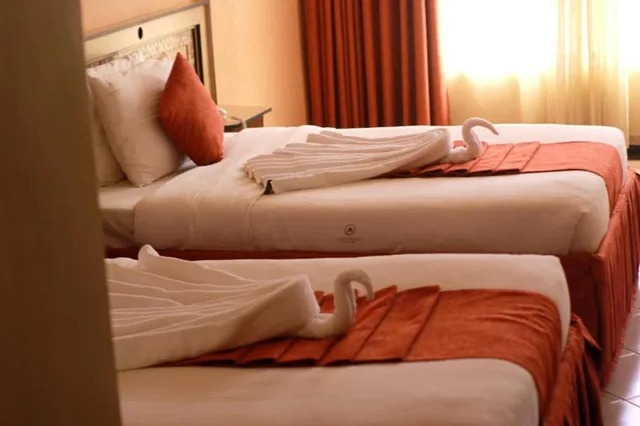 غرفة قياسية بسريرين منفصلين، Astorian Grand Hotel 1/4