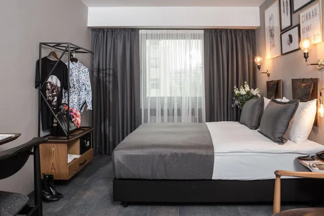 Room Assigned on Arrival, Cinnah 2/2