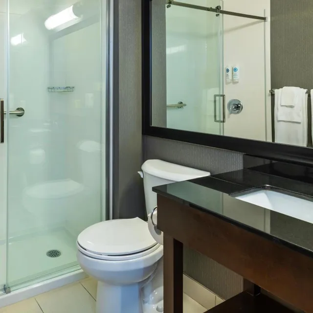 غرفة سوبيريور بسرير كينج، Comfort Inn Gatineau 10/10