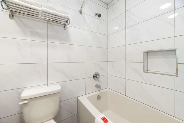 Upgrade, Efficiency, 2 Queen Beds, Smoking، Econo Lodge Prince George City Centre 2/3