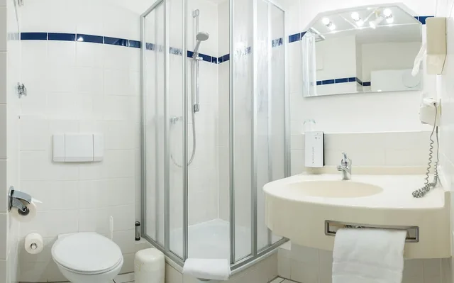 غرفة قياسية بسريرين منفصلين، Tulip Inn Frankfurt Airport 5/8