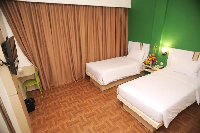 غرفة بسريرين منفصلين، RumaRuma Hotel Kenten Palembang 2/4