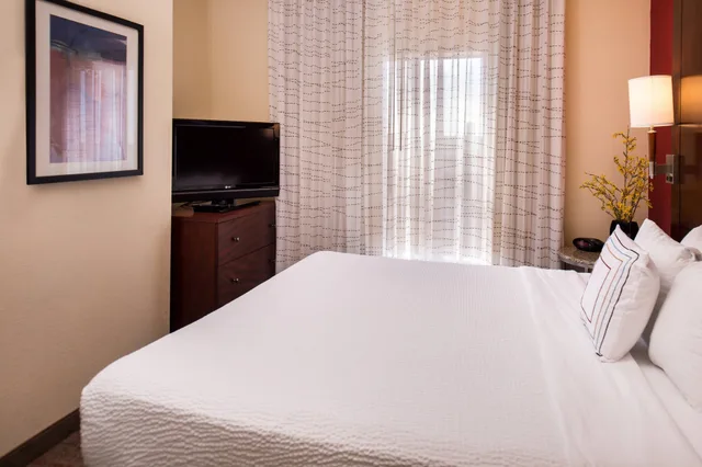 جناح بسرير كينج مع أريكة، Residence Inn Albuquerque Airport 1/3