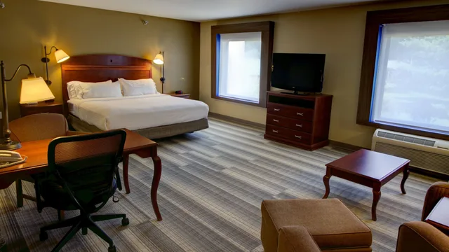 جناح بسرير كينج، Holiday Inn Express Hotel Suites Sioux City Southern Hills 3/7