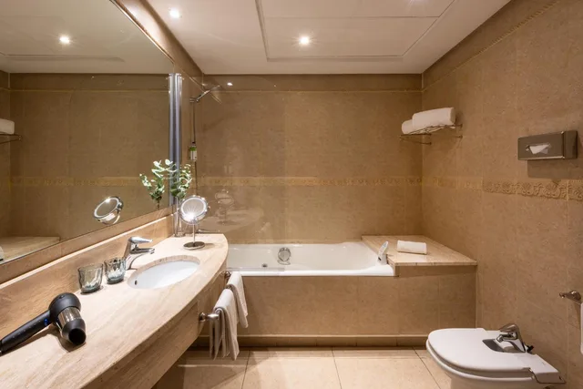 Junior Suite, Triple, Terrace, Hotel San Sebastian Orly, Affiliated by Melia 3/4