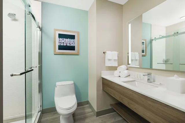 غرفة بسرير كينج مع أريكة لذوي الإعاقة، Fairfield Inn & Suites by Marriott Marathon Florida Keys 3/4