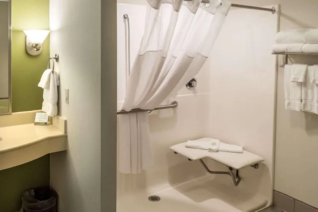جناح بسريرين مزدوجين لذوي الإعاقة، Sleep Inn & Suites Cross Lanes - South Charleston, WV 2/2