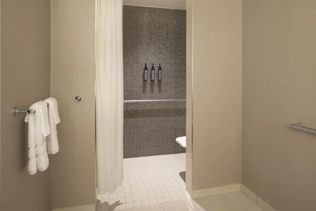 غرفة تقليدية بسرير كينج، The Westin South Coast Plaza 10/10