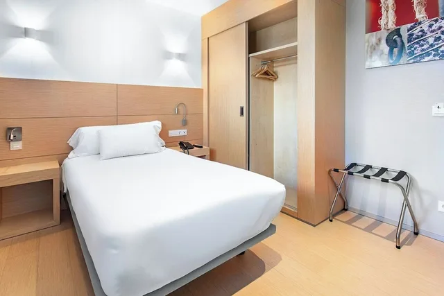 غرفة عائلية بسرير كوين وسرير فردي، Sercotel Hola Tafalla 8/10