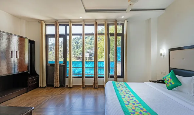 غرفة قياسية بسرير كينج بإطلالة على الجبل، Hotel Anjukul 1/4