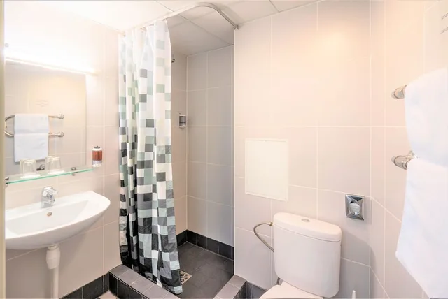 Twin Room with Private External Bathroom، Rija Domus Hotel (Riga) 8/10