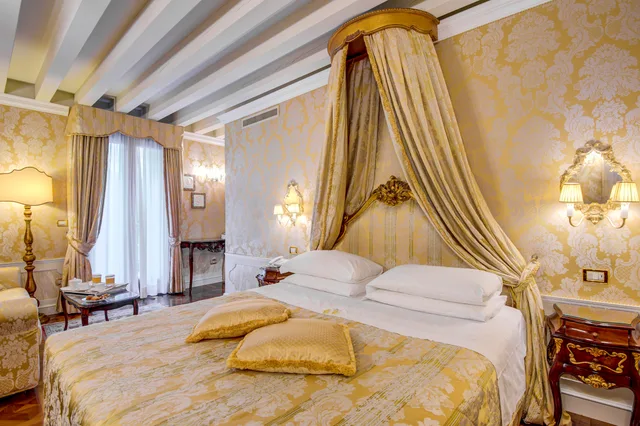 جناح بريستيج جونيور، Canal Grande Hotel 1/4