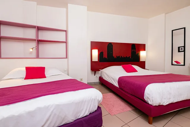 غرفة ثلاثية بسرير مزدوج وسرير فردي، CELENYA HOTEL 5/8