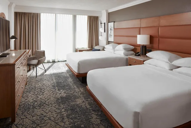 جناح بسريرين كوين مع أريكة، Sheraton Virginia Beach Oceanfront Hotel 1/2