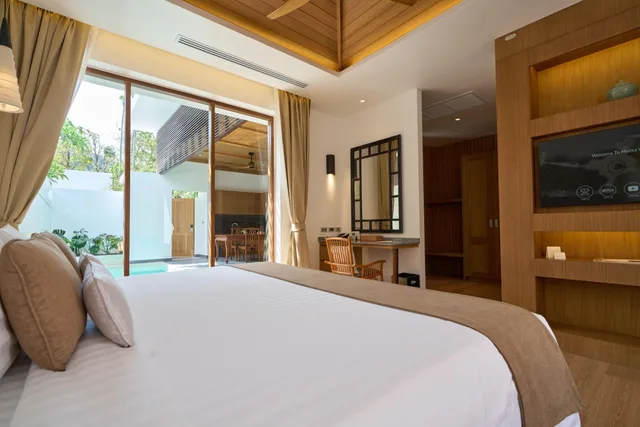 Pool, Villa, King Bed, Malisa Villa Suites 1/9