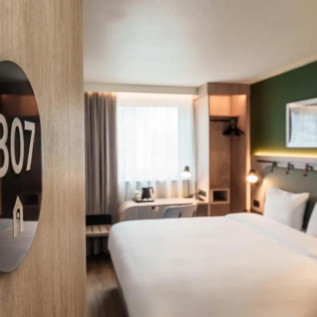 غرفة قياسية بسرير كوين مع أريكة، Hotel Restaurant Campanile Dijon Centre Gare 2/4