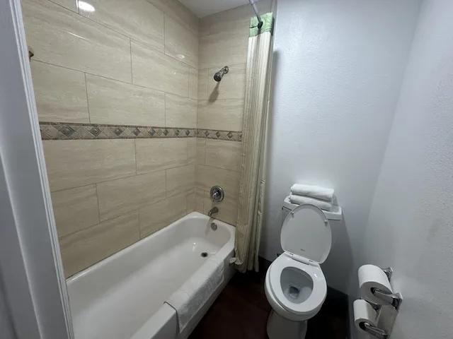 غرفة أساسية بسرير كينج للمدخنين، Palm Inn Riverside 8/8