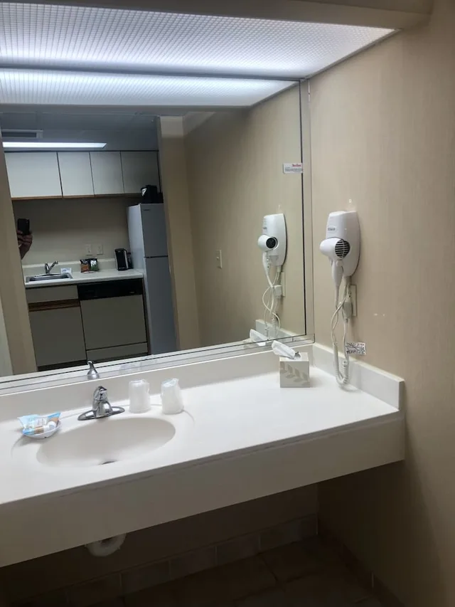 Efficiency, Deluxe, 2 Queen Beds, Bay View, Sofa, South Building، Princess Bayside Beach Hotel 7/10
