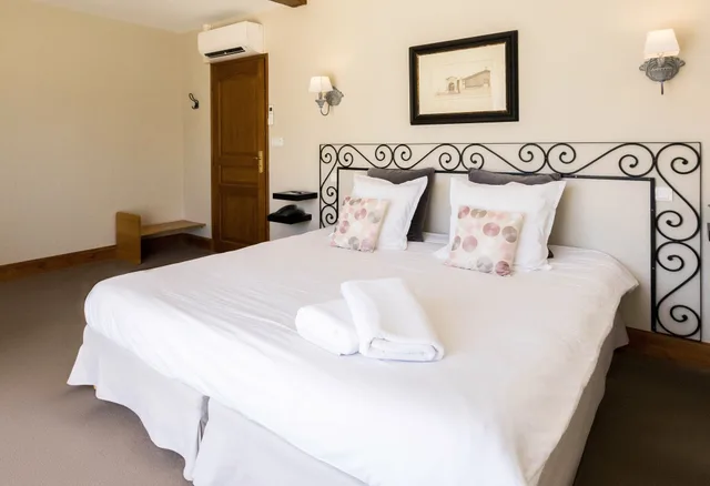 غرفة سوبيريور بسرير كينج، HOTEL LA VILLA ROMAINE 2/3