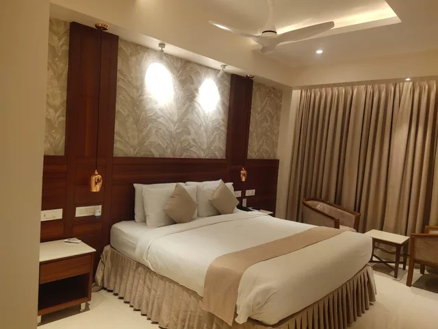 Premium, The Plaza 3/3