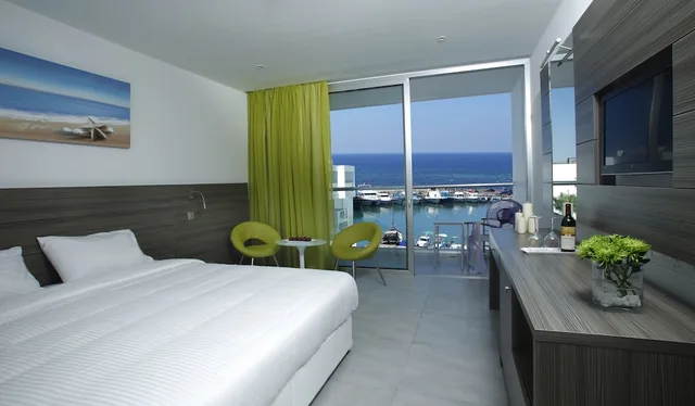 غرفة سوبيريور بسرير مزدوج بإطلالة على البحر، Limanaki Beach Hotel & Suites 5/7