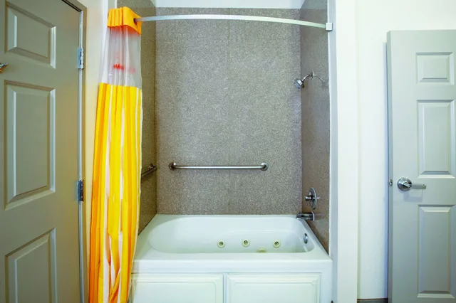Room, King Bed, Accessible, La Quinta Inn And Suites By Wyndham Mansfield Tx 2/2