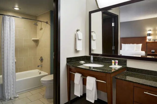 جناح بسريرين كوين مع أريكة، Hyatt Place Richmond Airport 5/7