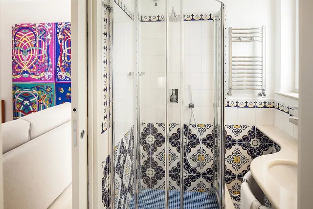 جناح بسرير كوين، Albergo San Montano 1/8