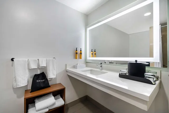 غرفة بسريرين كوين لذوي الإعاقة، Best Western Plus Newport Mesa Inn 4/4
