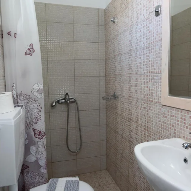 غرفة قياسية بسريرين منفصلين بإطلالة على الحديقة، Kastro Hotel 8/8