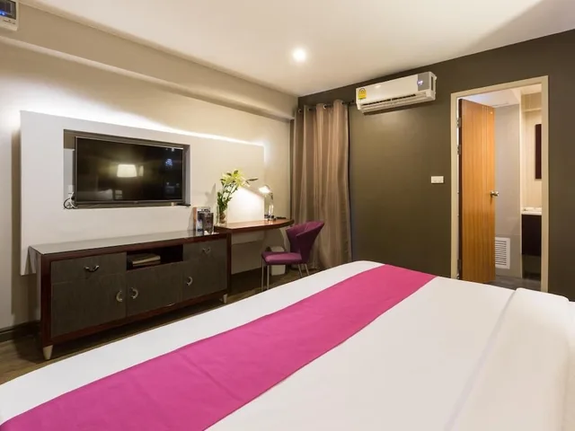 Superior, Twin Beds, Ratchada Point Hotel 1/2