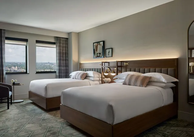 غرفة كلاسيكية بسريرين كوين مع دخول صالة النادي، InterContinental San Antonio Riverwalk 3/9