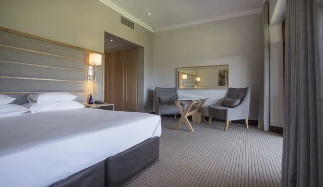 غرفة ديلوكس، Asara Wine Estate and Hotel 1/3