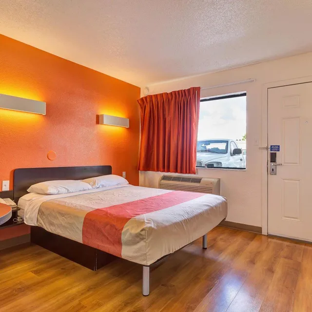 1 Queen Bed - Nsmk، Motel6 Santa Rosa - South 3/10