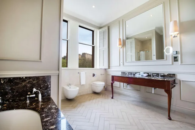Graham, Suite, Castle View، The Caledonian Edinburgh, Curio Collection by Hilton 3/3