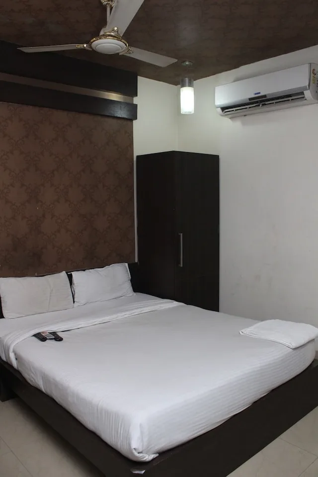 غرفة قياسية بسرير كينج للمدخنين لذوي الإعاقة، OYO Premium Allahabad Civil Lines 4/7