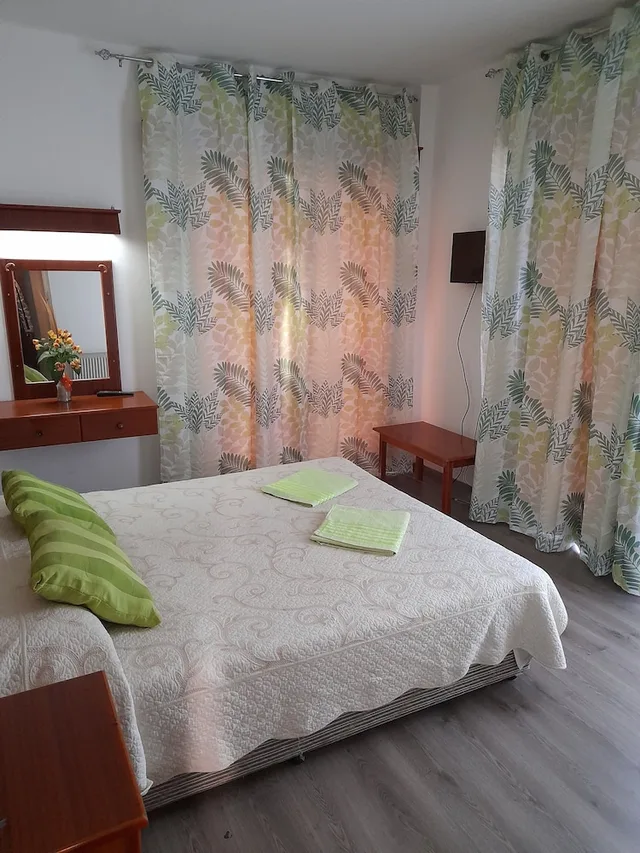 غرفة بسرير مزدوج بإطلالة على المدينة، Onisillos Hotel 6/9