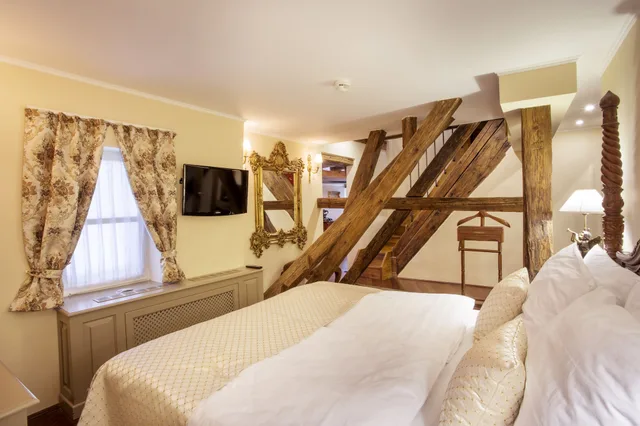 Suite, 2 King Beds, Iron Gate Hotel And Suites 3/10