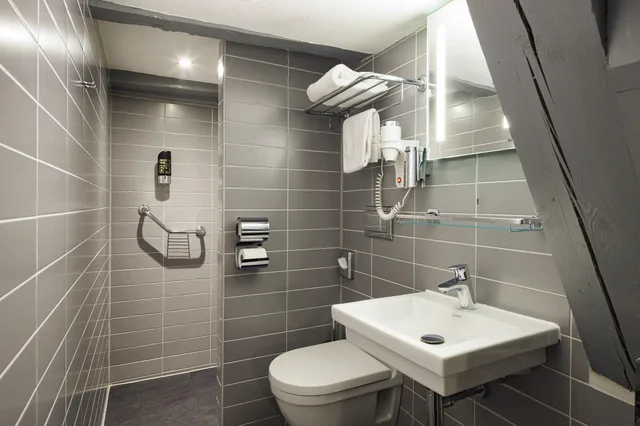 غرفة قياسية مفردة، Hotel CC 5/22