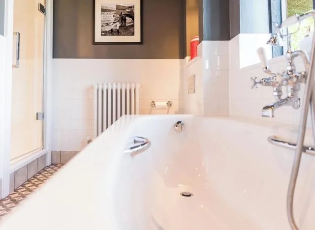 Classic, Cottage, King Bed, The Lygon Arms 6/6