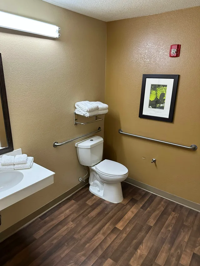 غرفة بسريرين كوين لذوي الإعاقة، Red Roof Inn Southfield 5/5