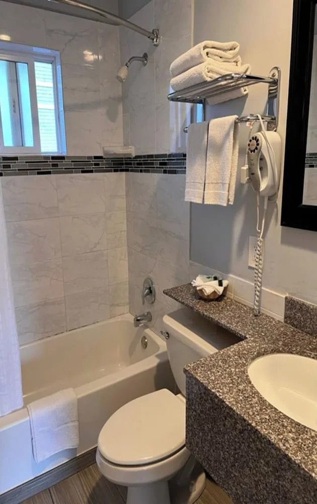 2 Bedrooms, Family, King and Queen Bed, The Islander Motel 3/4