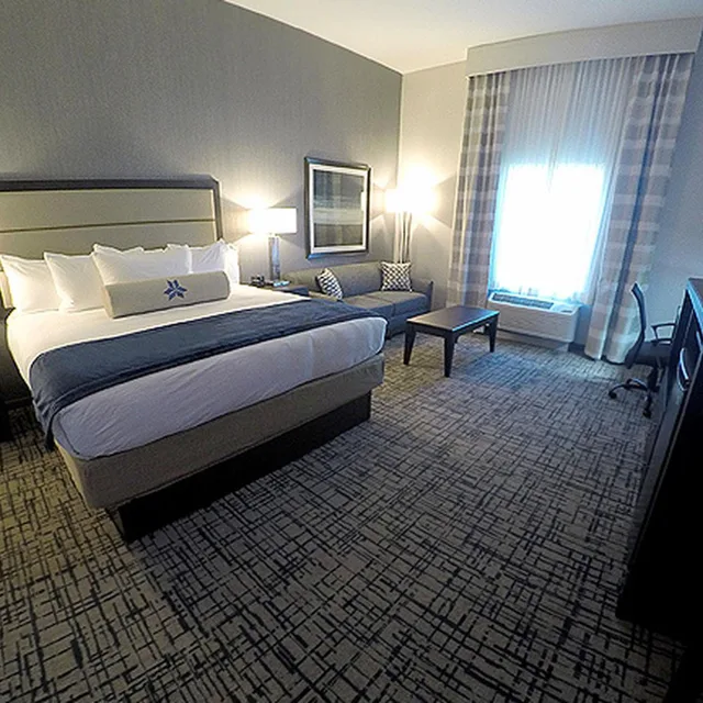 Room, King Bed, Shangri La Resort Afton 1/4