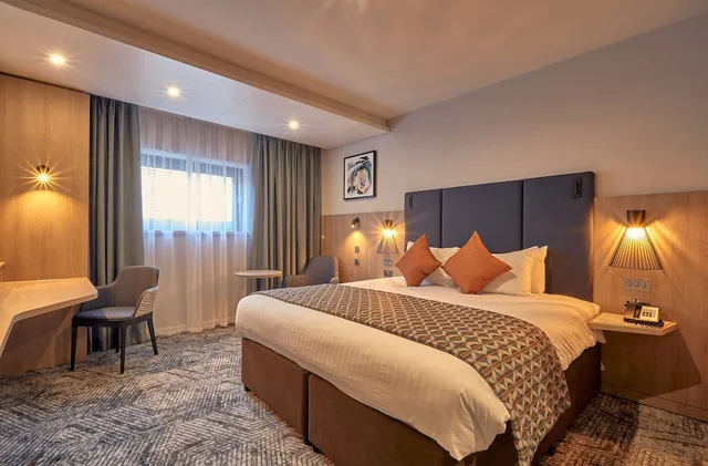 غرفة قياسية بسرير كينج، Crowne Plaza Reading East, An IHG hotel 1/4
